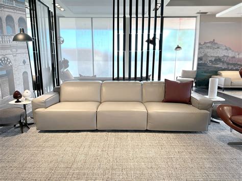 Natuzzi Italia Reviews .